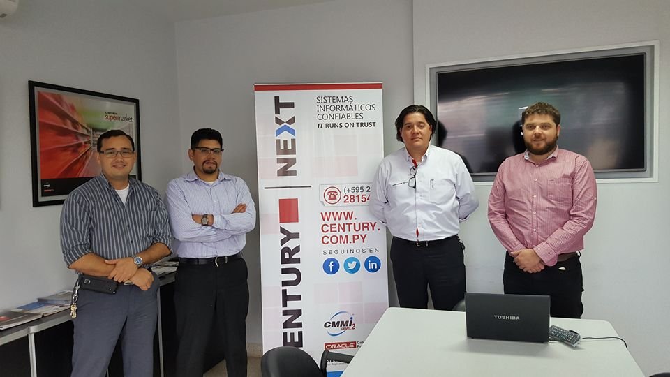 Lenz Gutiérrez con equipo de Century Next en Paraguay, proyecto binacional